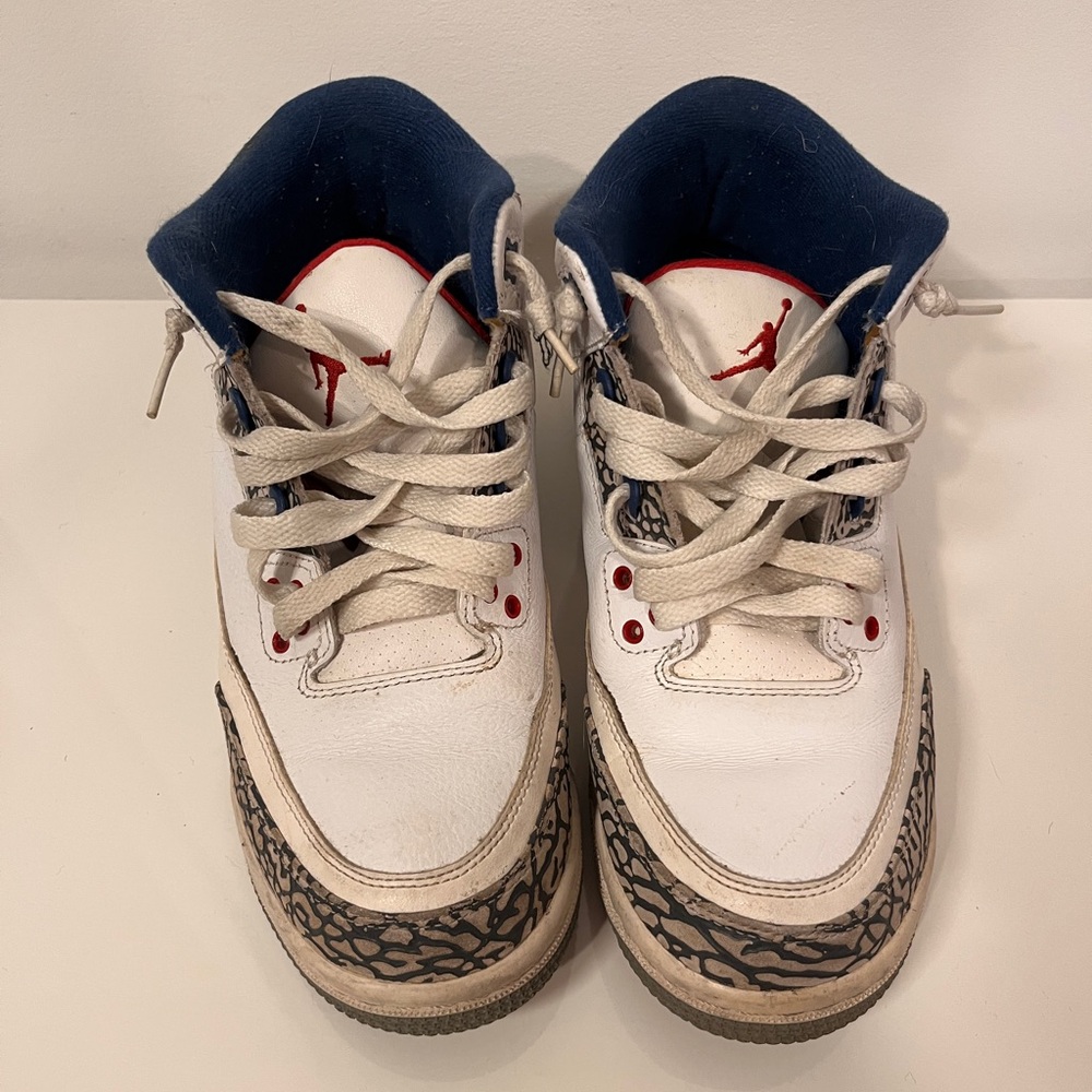 Nike Air Jordan 3 Retro True blue. Youth Size 7